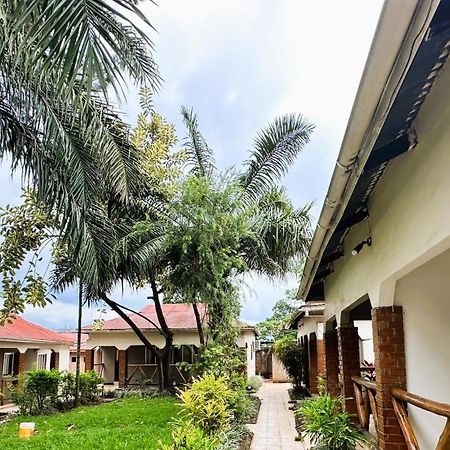 Home Feeling Neneu Lodge Moshi Esterno foto