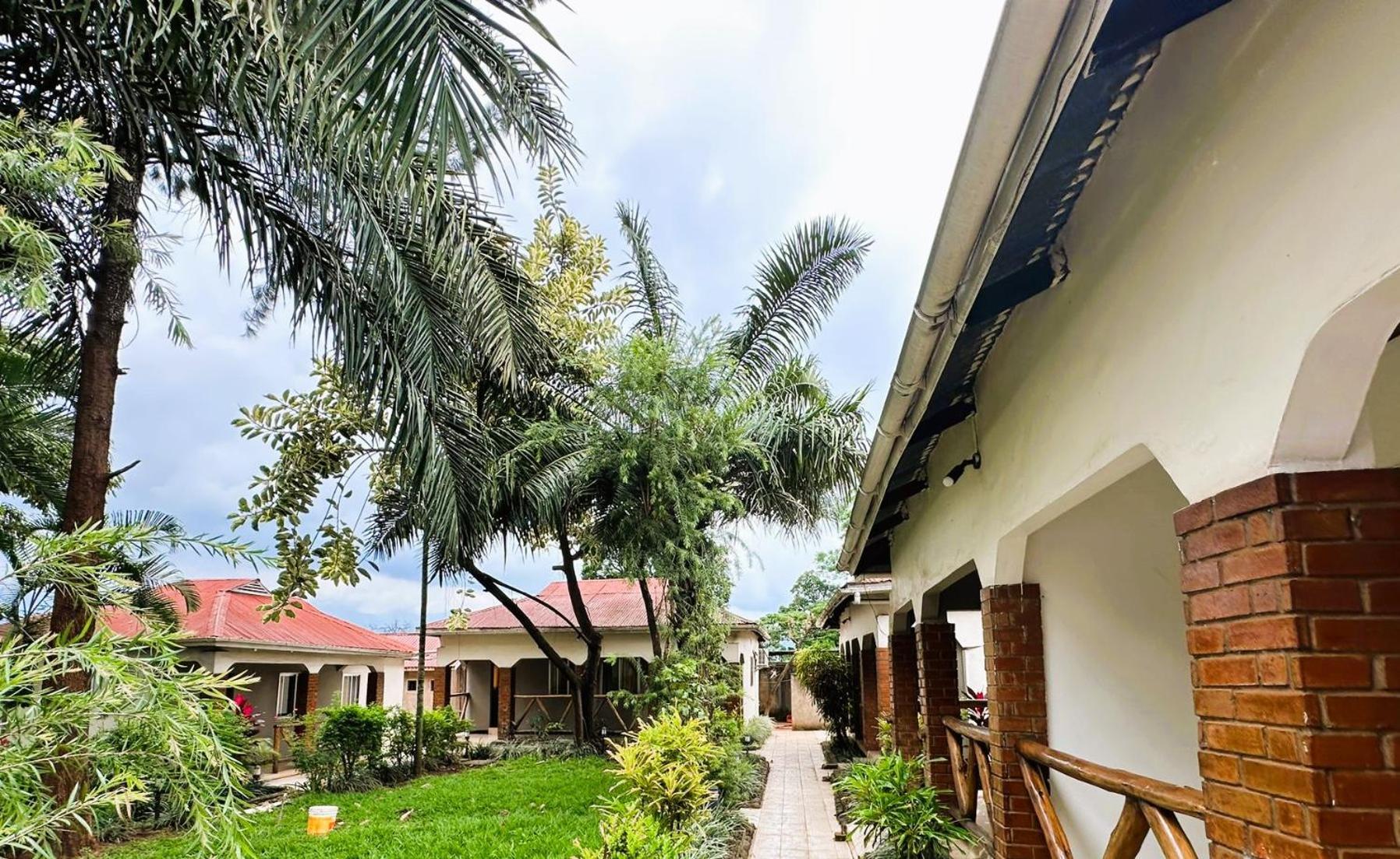 Home Feeling Neneu Lodge Moshi Esterno foto